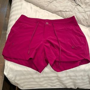 Athleta Hudson shorts fuschia pink. Size 6T